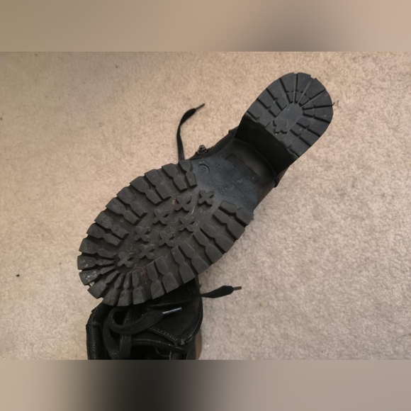 Boots - Picture 3 of 5